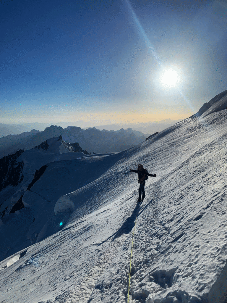 Dans la montée de l'ascension du Mont-Blanc après l'abri Vallot